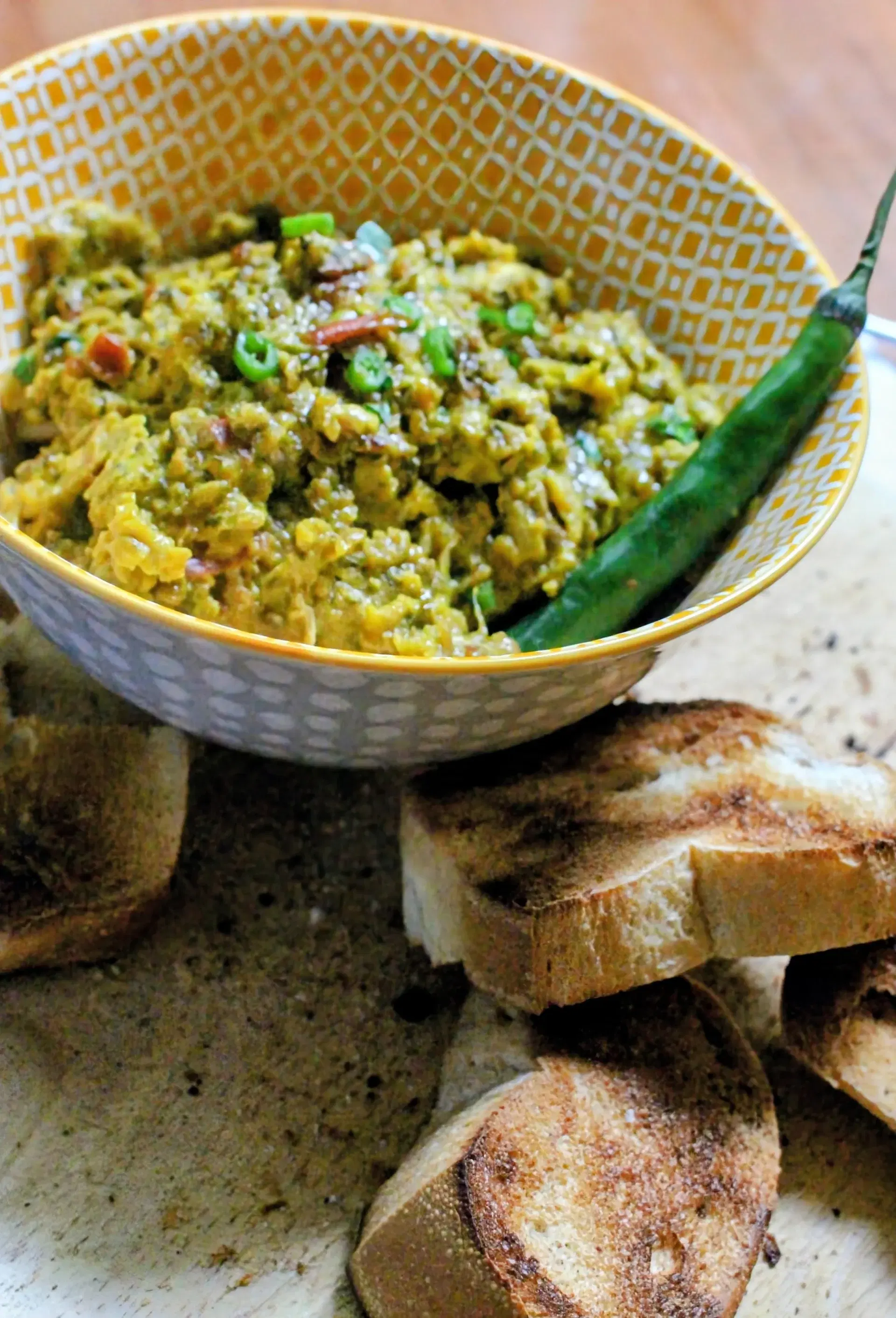 Akuri. Eggs with cooked vegetables.